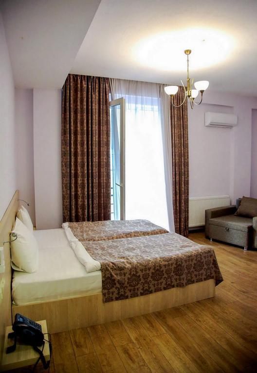 Hotel Feri Tbilisi Buitenkant foto