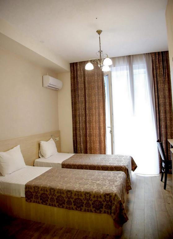 Hotel Feri Tbilisi Buitenkant foto
