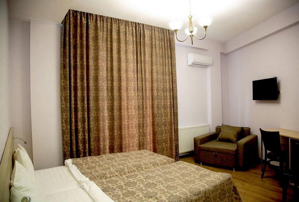 Hotel Feri Tbilisi Buitenkant foto
