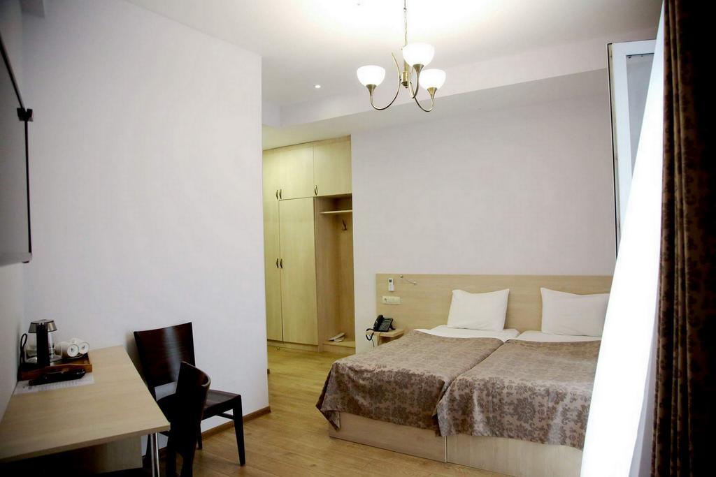 Hotel Feri Tbilisi Buitenkant foto