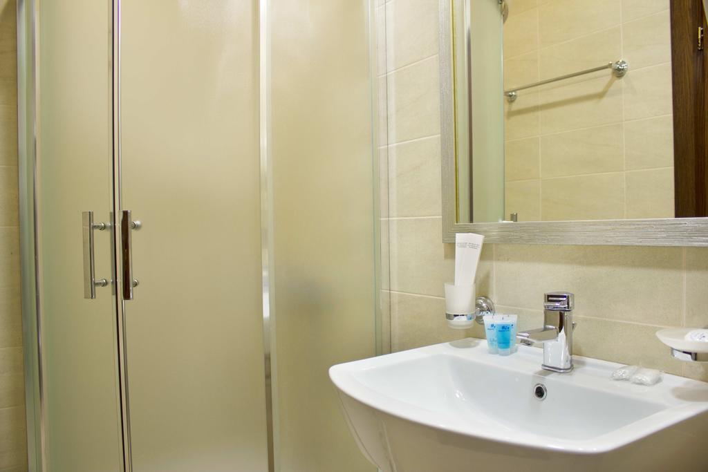 Hotel Feri Tbilisi Buitenkant foto