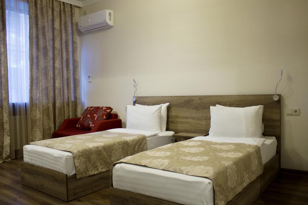 Hotel Feri Tbilisi Buitenkant foto