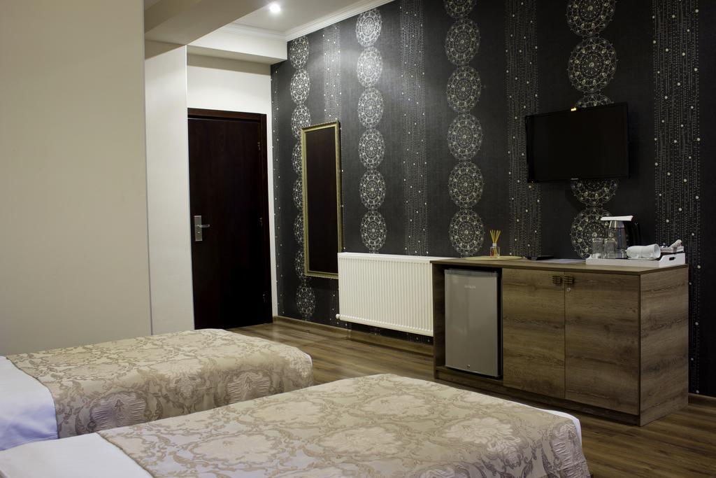 Hotel Feri Tbilisi Buitenkant foto